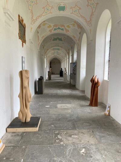 Skulpturen in Kloster