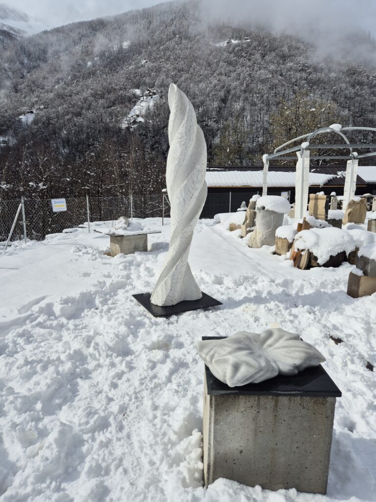 Skulpturen im Schnee